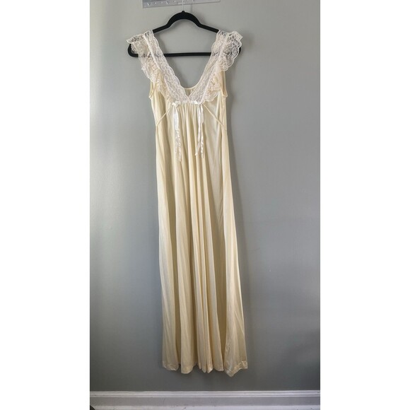 Made in USA Dutchess Individually Yours Pale Yellow Nightgown, size 11 - Picture 1 of 16
